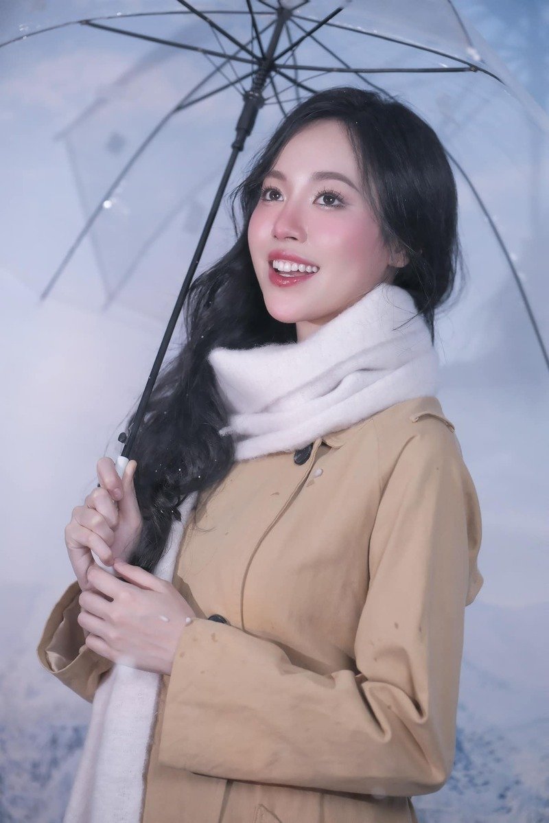 trịnh thuỳ linh mặt mộc