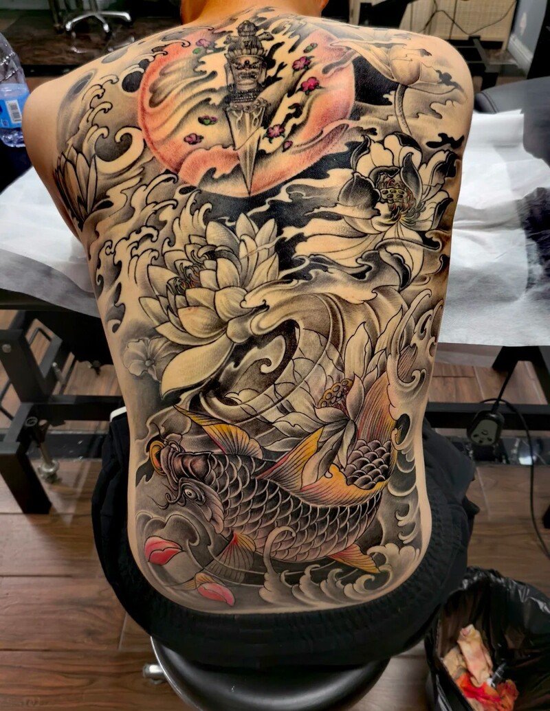 xâm kín lưng