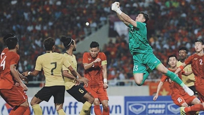 Đóng góp cho bóng đá Việt Nam
