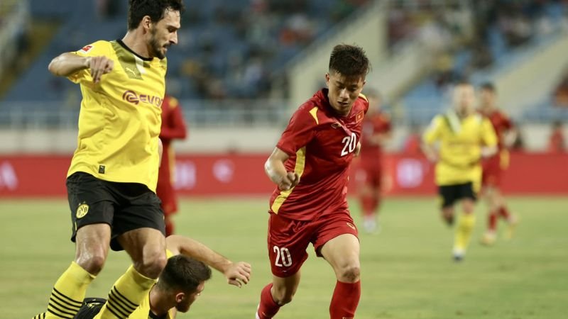 Xuất thân và con đường đến bóng đá chuyên nghiệp