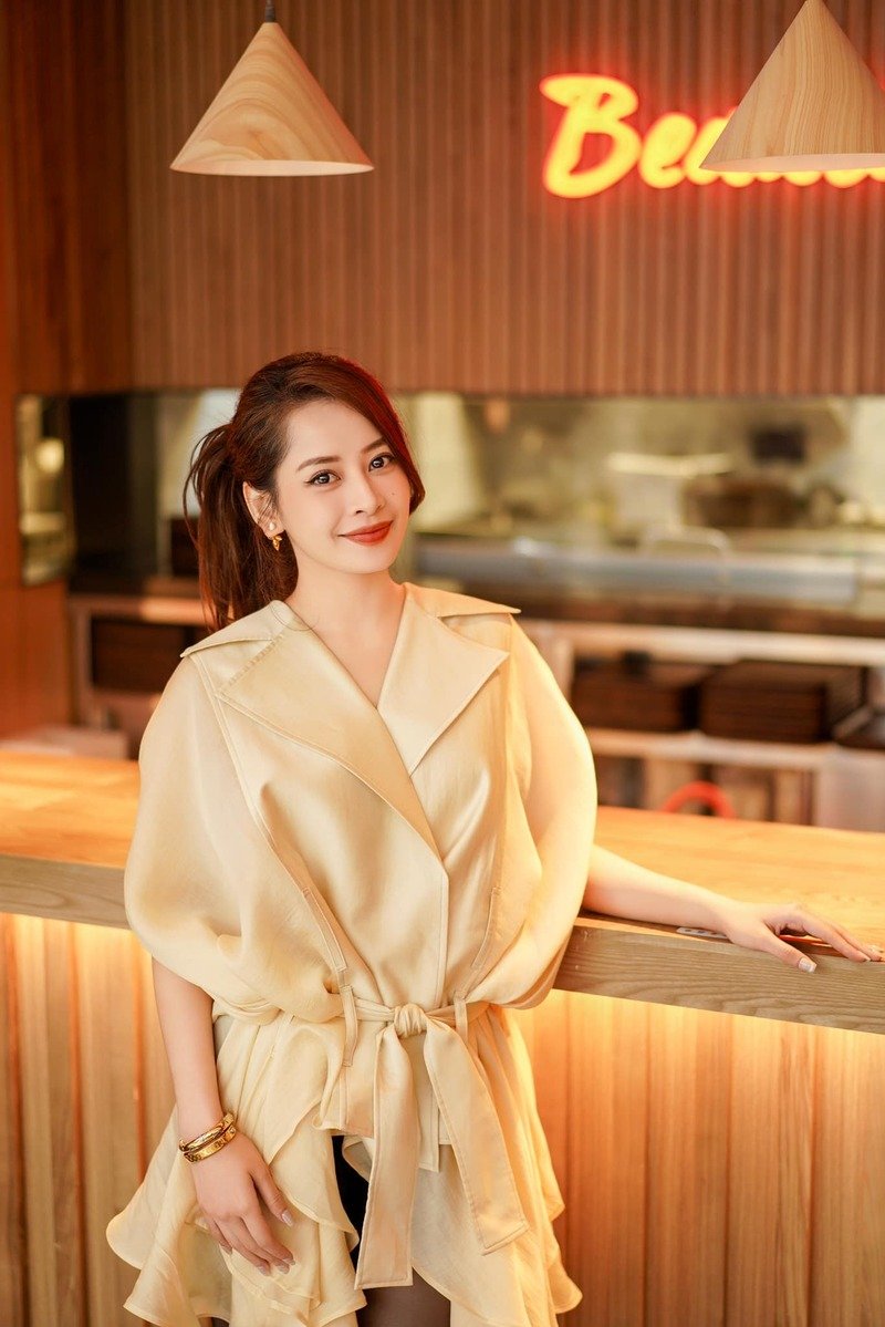 ảnh chi pu trang điểm