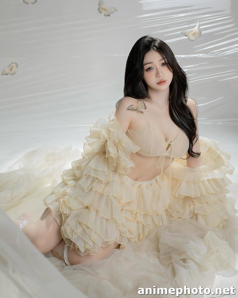 trần hà linh nude