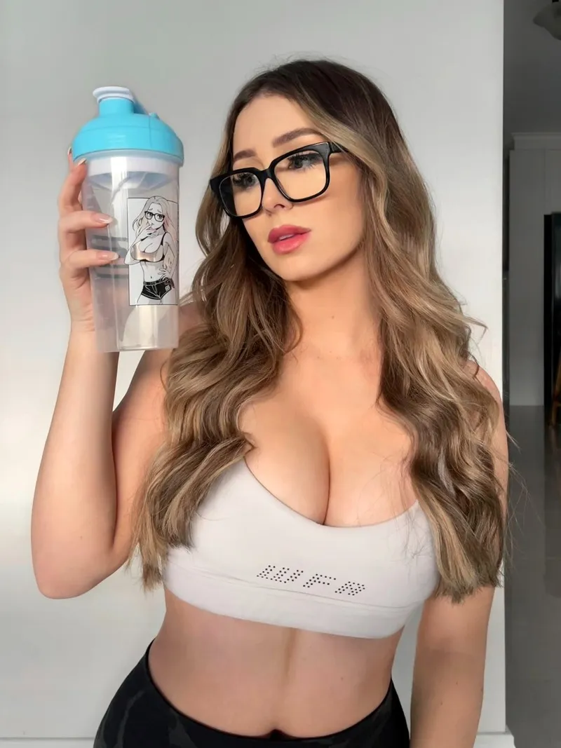 Mikaylah Anne onlyfan vú bự