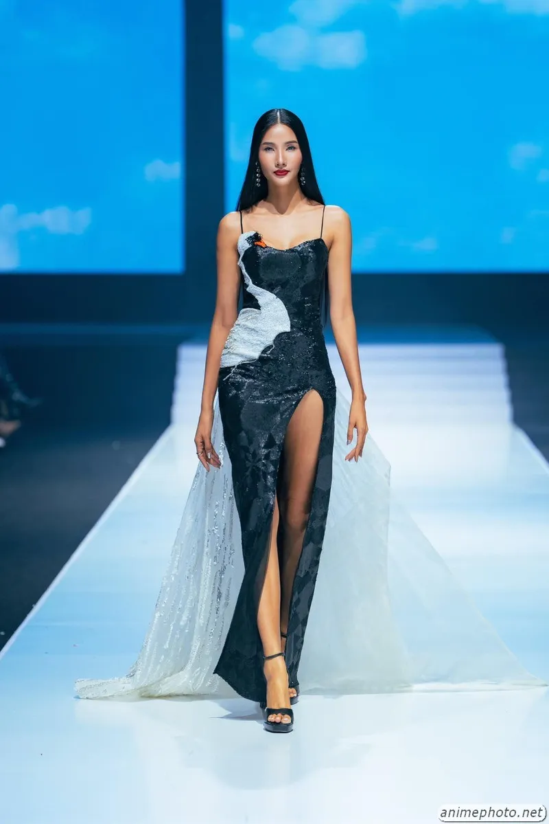 ảnh Hoàng Thùy chân dài 4