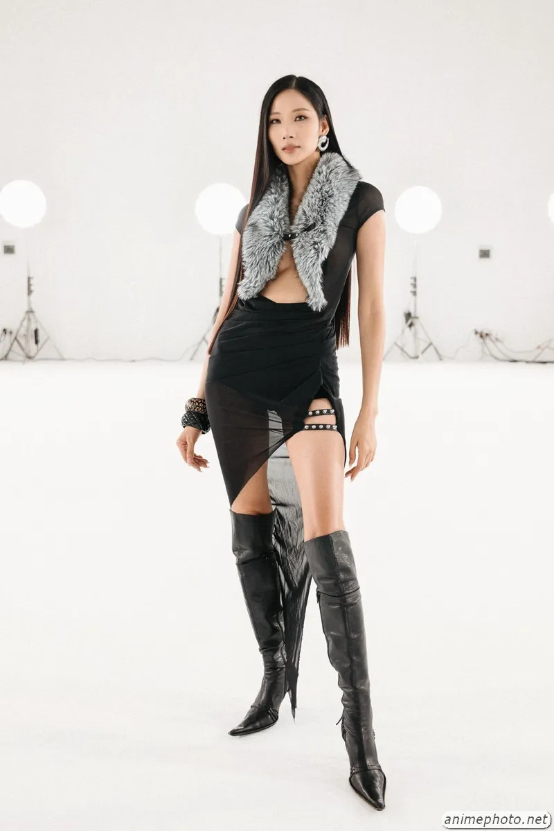 ảnh Hoàng Thùy chân dài 8