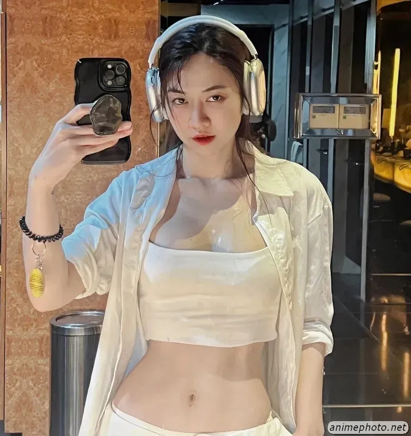 ảnh lê bống bikini 32