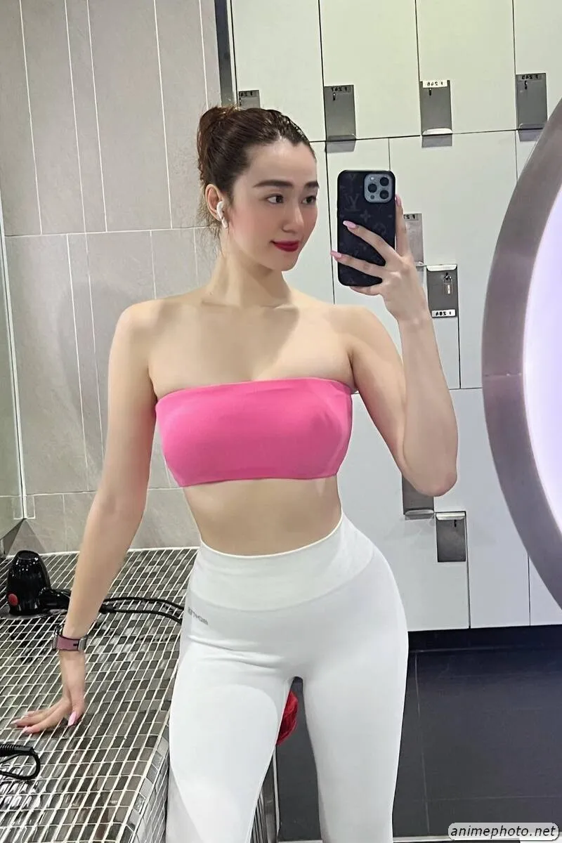 ảnh nude Khánh My 23