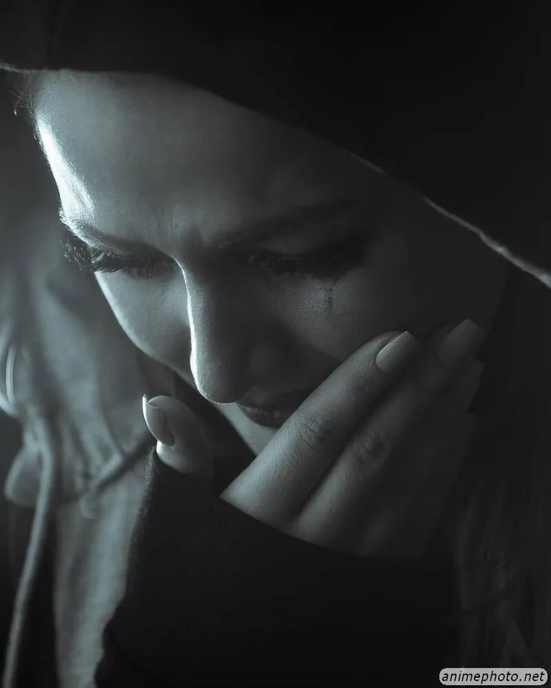 blue-tone-sad-girl-dp