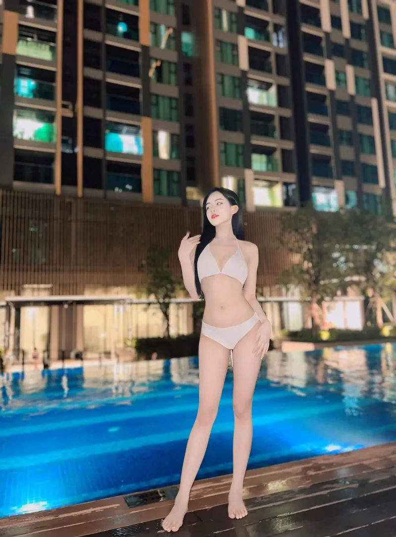 gái xinh bikini