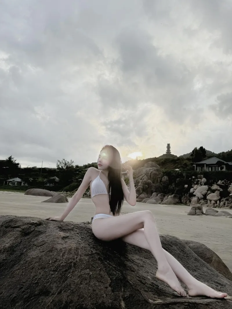 kim thảo anh bikini 19