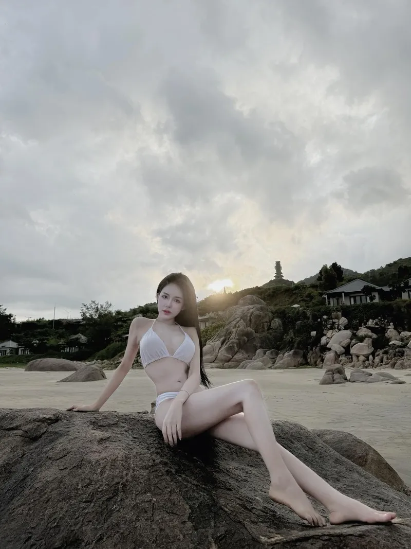 kim thảo anh bikini 20