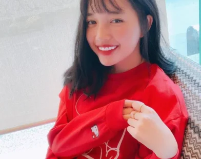 Tuyển tập 211+ ảnh Linh Ngọc Đàm thời trẻ trâu cực cá tính