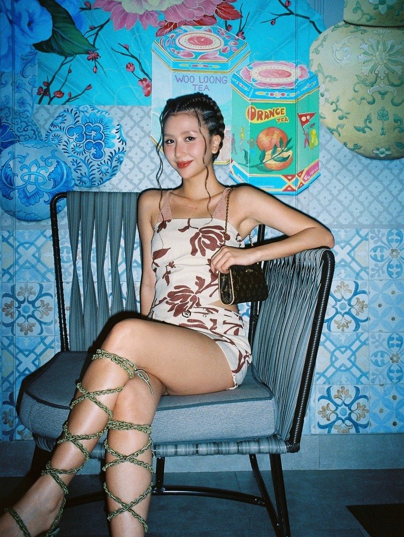 Quỳnh Anh Shyn dáng đẹp