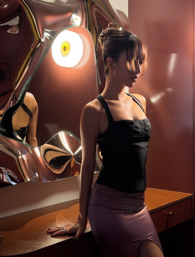 Quỳnh Anh Shyn dạo phố