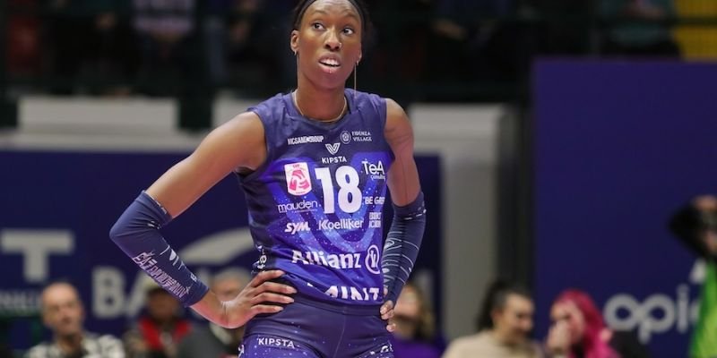 egonu-ghi-24,5-diem-tren-1-tran