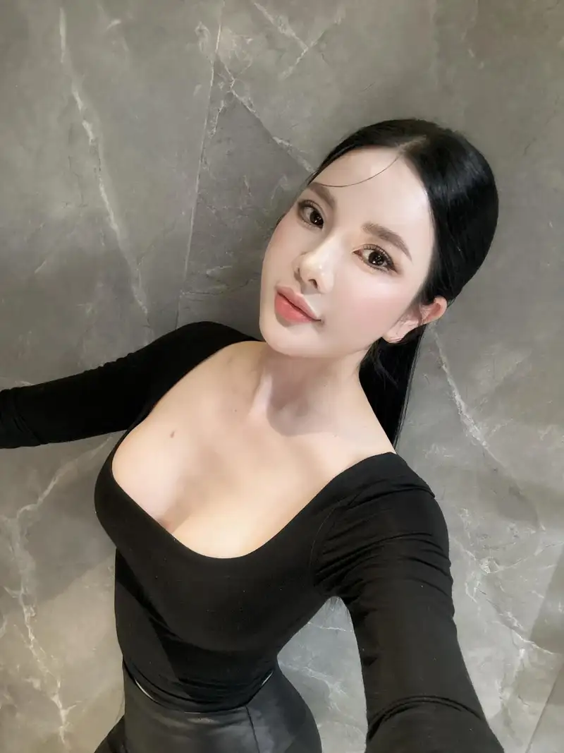 ảnh Phương Minh Nguyễn bốc lửa