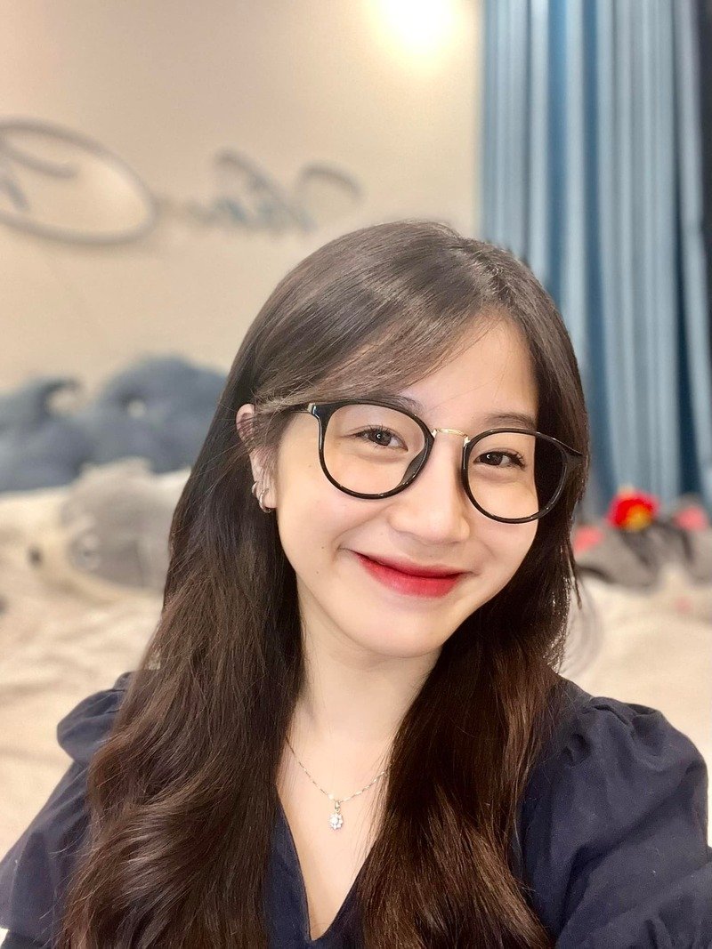 ảnh tiktoker Vân Chòe cười