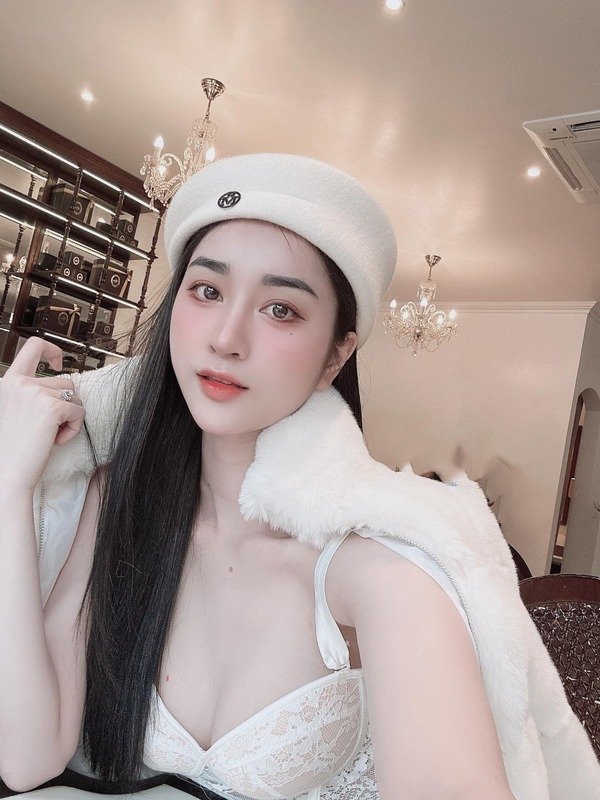 Hà Quỳnh Anh vú to