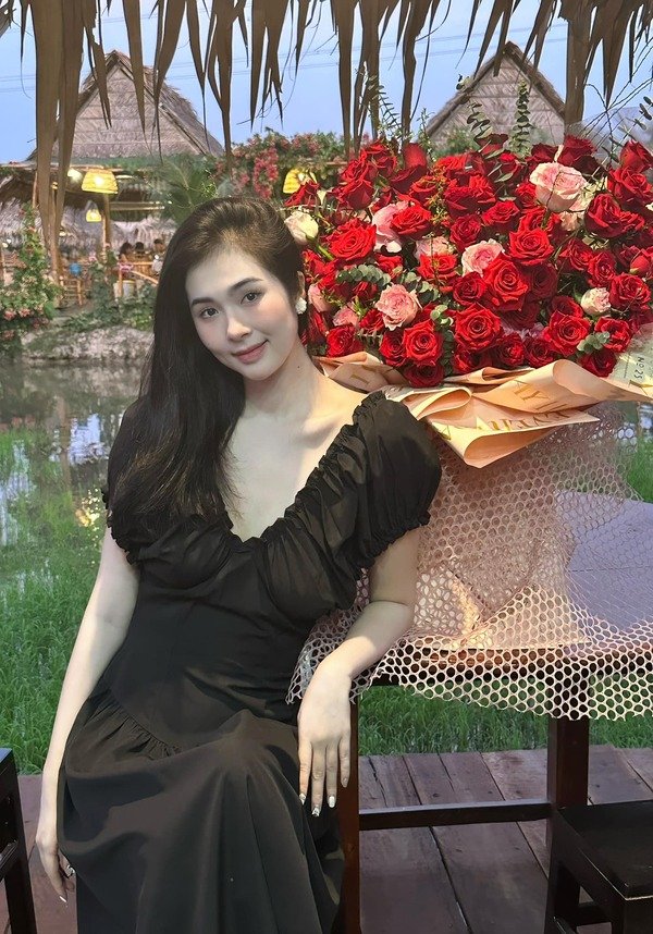 ảnh Bùi Thị Yến Nhi trắng