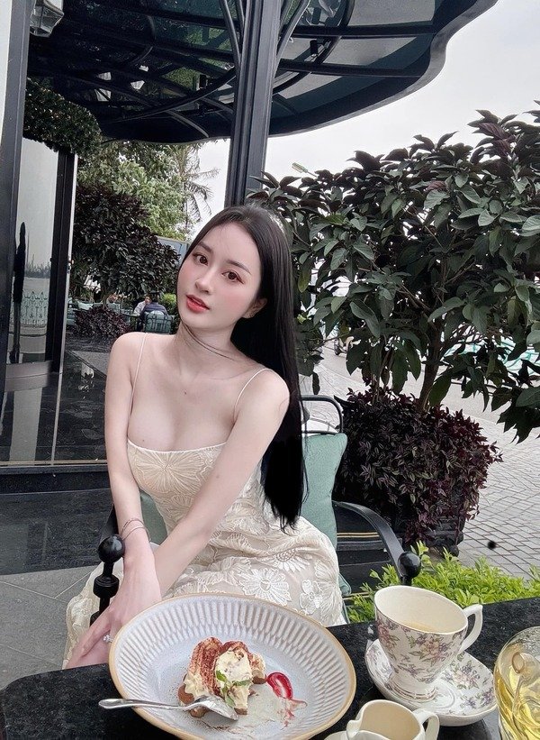 ảnh Hà Quỳnh Anh bị dí