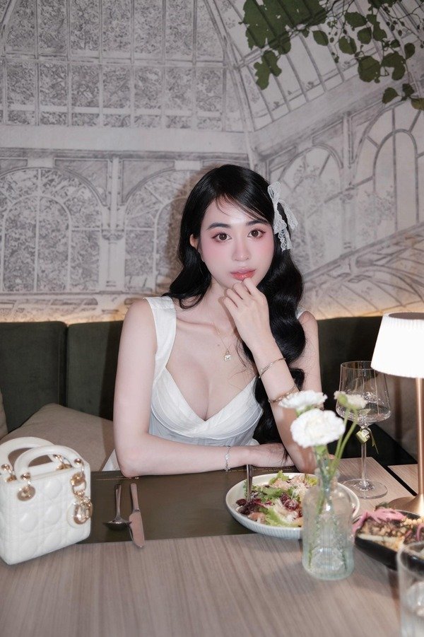 ảnh Hà Quỳnh Anh nóng bỏng