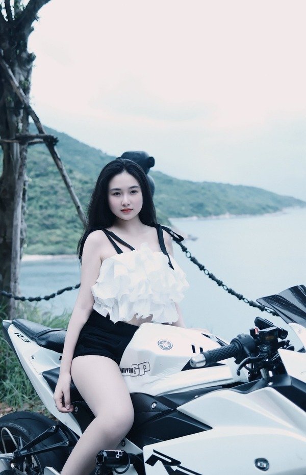 ảnh Trần Thuỳ Linh 18