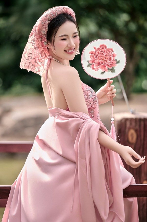 ảnh Trần Thuỳ Linh 20