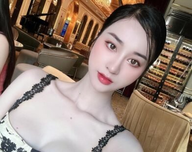 Hot 18+ ảnh Hà Quỳnh Anh với vòng 1 căng tròn, thân hình nóng bỏng