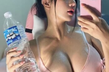 Ảnh vú gái xinh không che làm anh em lưu luyến