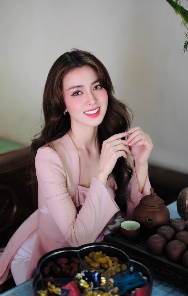 Ảnh Hồ Liên makeup glowy