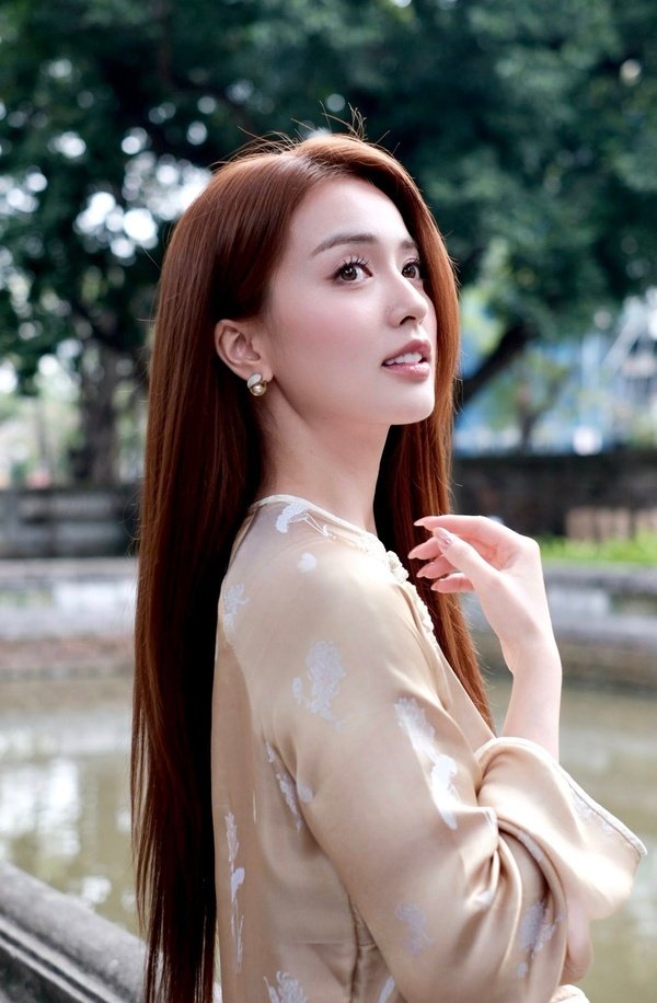 Ảnh Hồ Liên xinh đẹp tự nhiên