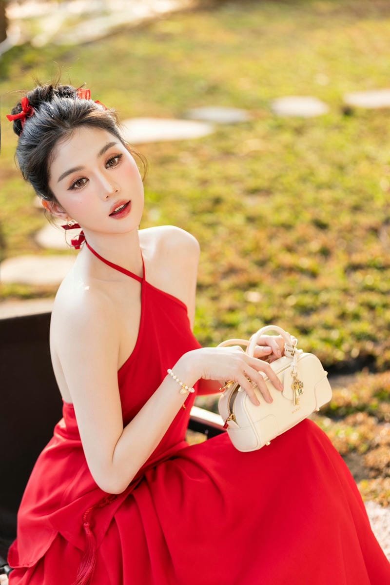 Body nude Ngọc Trinh gợi tình mạnh mẽ