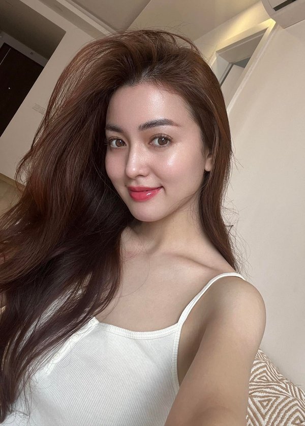 Hình Hồ Liên chụp cận mặt