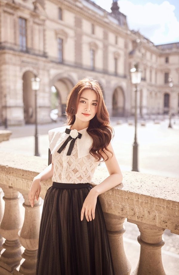 Hình Hồ Liên du lịch chill