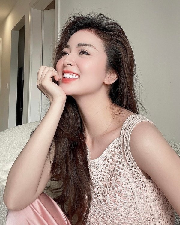 Hình Hồ Liên khoe nụ cười