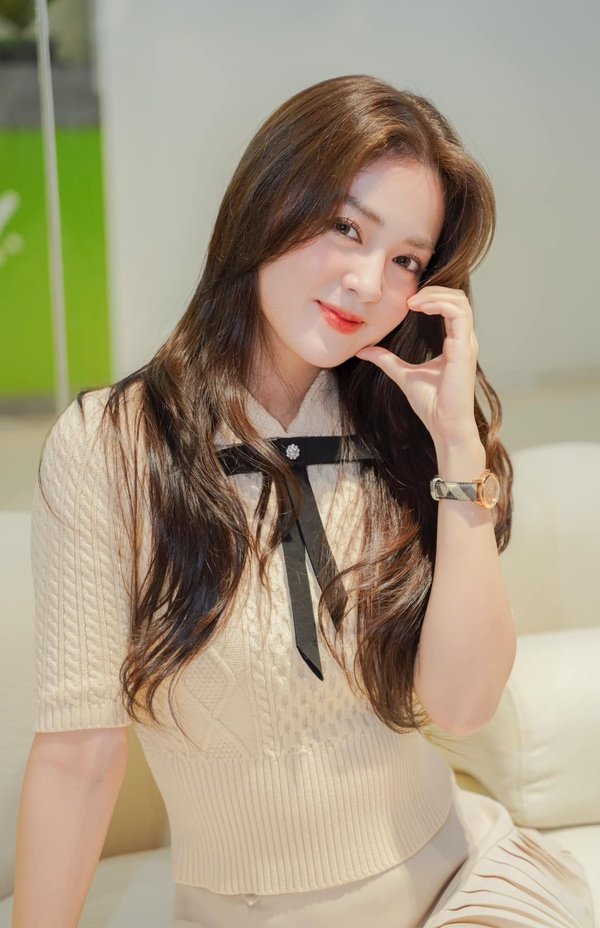 Hình Hồ Liên nụ cười duyên