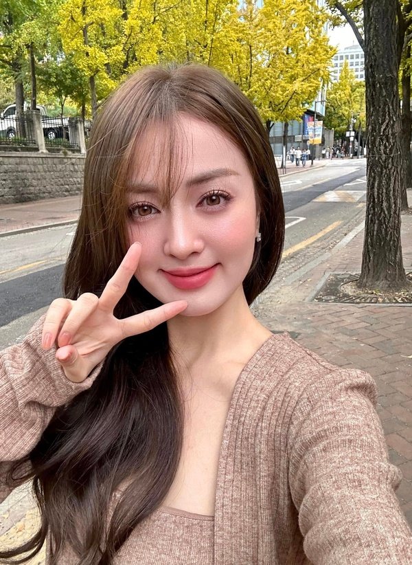 Hình Hồ Liên style đường phố