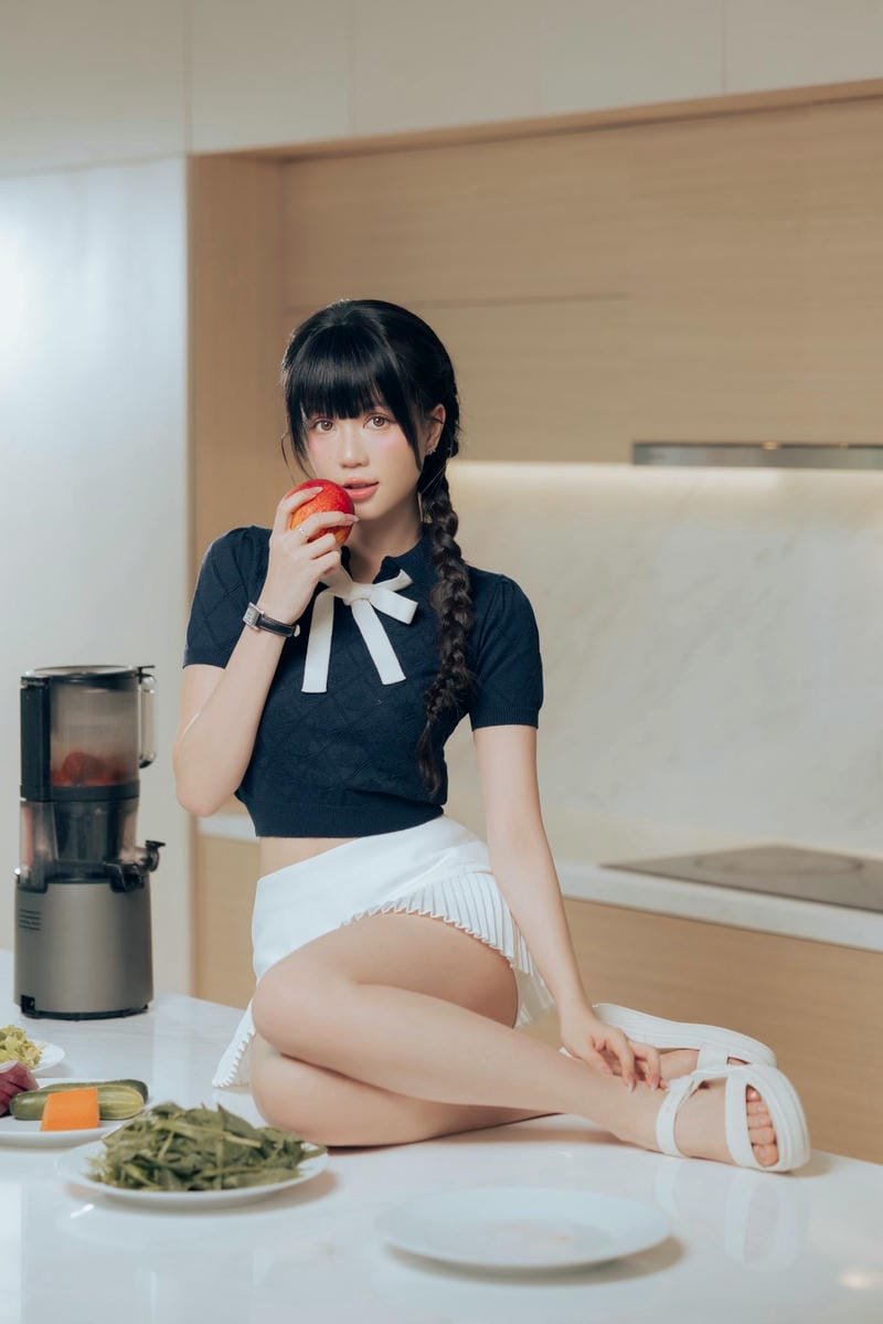 Ngọc Trinh khoe dáng sex nóng bỏng