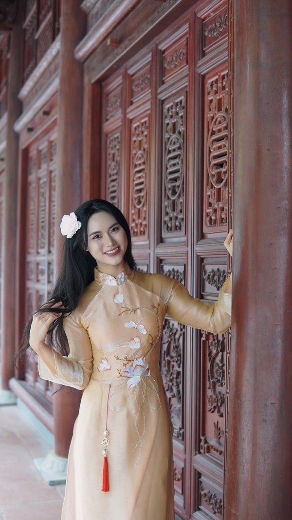 ảnh Hương Khánh Ly áo dài