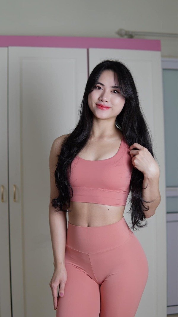 ảnh Hương Khánh Ly bó sát