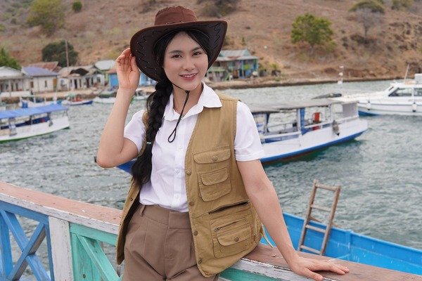 ảnh Hương Khánh Ly đội mũ