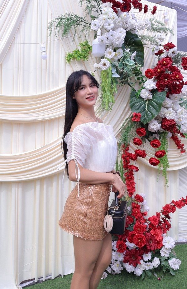 ảnh Hương Khánh Ly khoe dáng