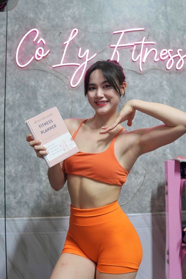 ảnh Hương Khánh Ly lộ bướm