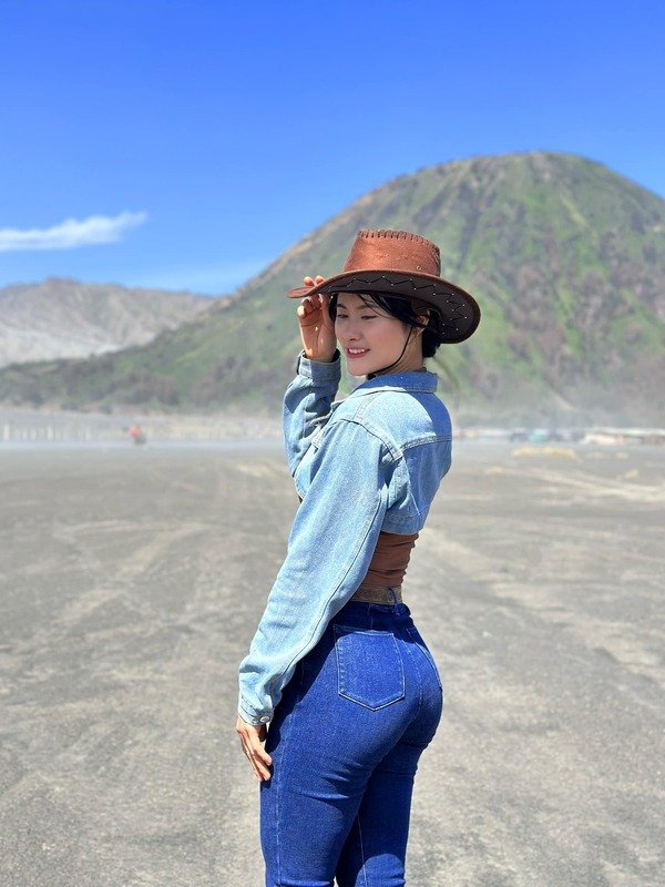 ảnh Hương Khánh Ly mông to