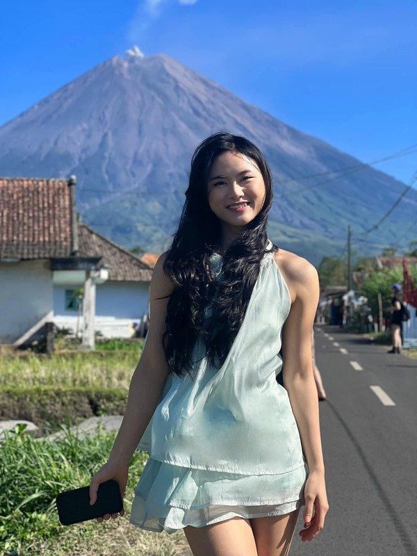 ảnh Hương Khánh Ly tóc dài