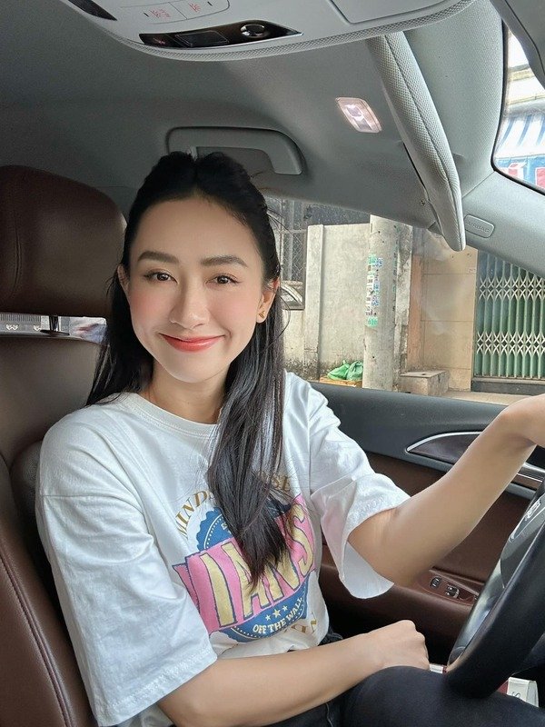 ảnh á hậu hà thu cá tính