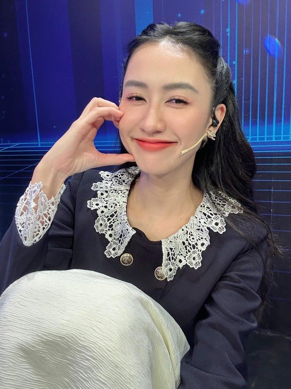 ảnh á hậu hà thu dễ thương