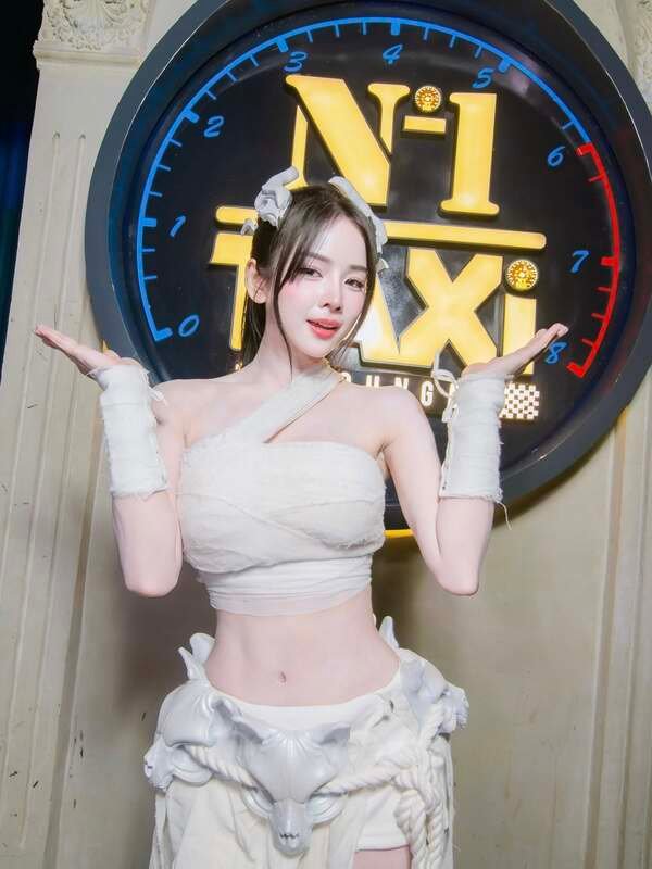 ảnh sex dj Mie 18