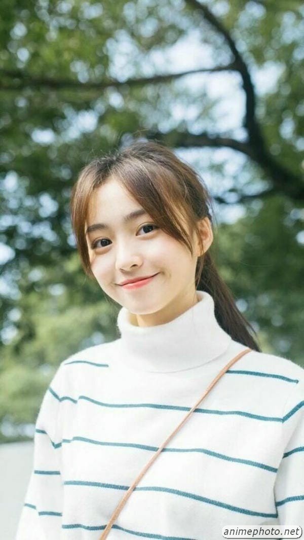 Ảnh tự nhiên gái xinh khuôn mặt mộc sáng da