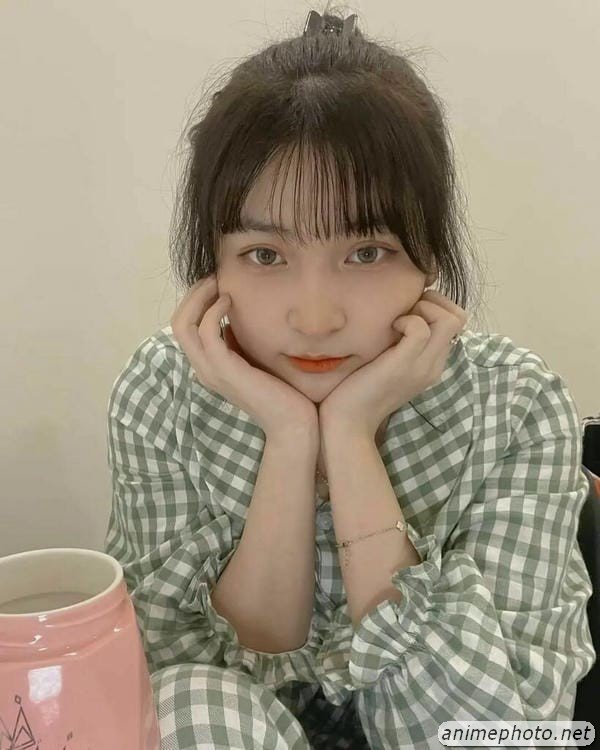 Cô gái xinh mặt mộc nhẹ nhàng tươi mới